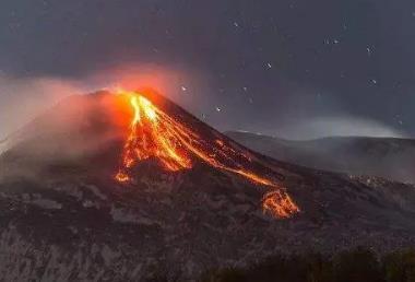 意大利火山喷发视频__世界火山喷发次数最多