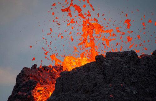 _岩浆怕水不_岩浆遇到水会不会变成石头