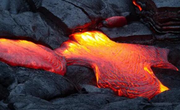 _岩浆怕水不_岩浆遇到水会不会变成石头