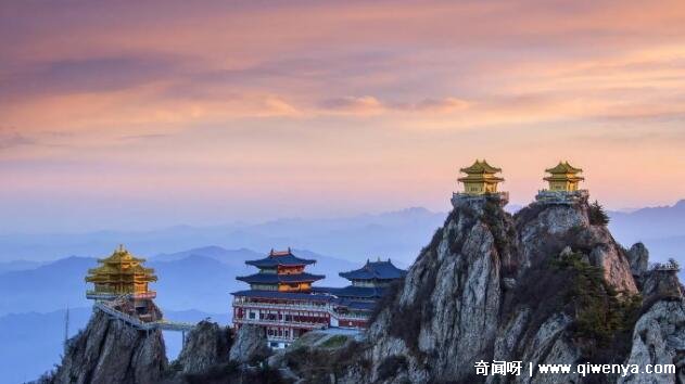 出游穿衣必备攻略__旅行衣食住行