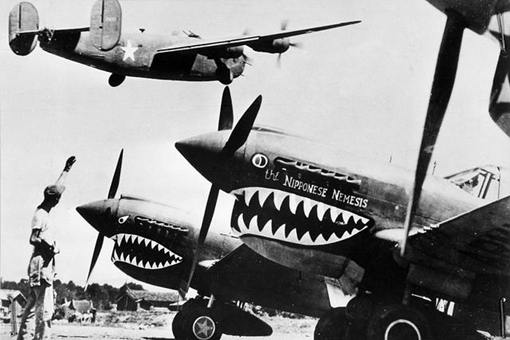 二战援华飞虎队飞机机头为何画上鲨鱼图案?