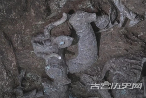 三星堆铜龙柱形器图片__三星堆龙形器作用