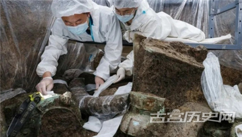 三星堆祭祀坑考古特征_三星堆祭祀坑出土文物_