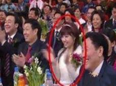 _春晚白衣女子鬼事件是李小龙吗_2012年春晚白衣女子怎么了