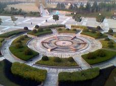 上大文学院之伏羲八卦花坛,掩埋嘉定大屠杀死者的万人坑_上大文学院之伏羲八卦花坛,掩埋嘉定大屠杀死者的万人坑_