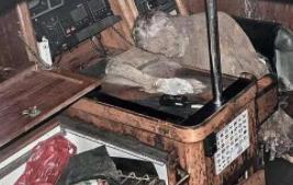 幽灵船上7具遗体_幽灵船海上漂浮8年_