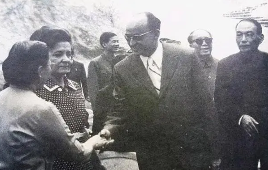 60年熊向晖写稿挨批，毛主席：没有我，中国人民就取不得成就了？_60年熊向晖写稿挨批，毛主席：没有我，中国人民就取不得成就了？_