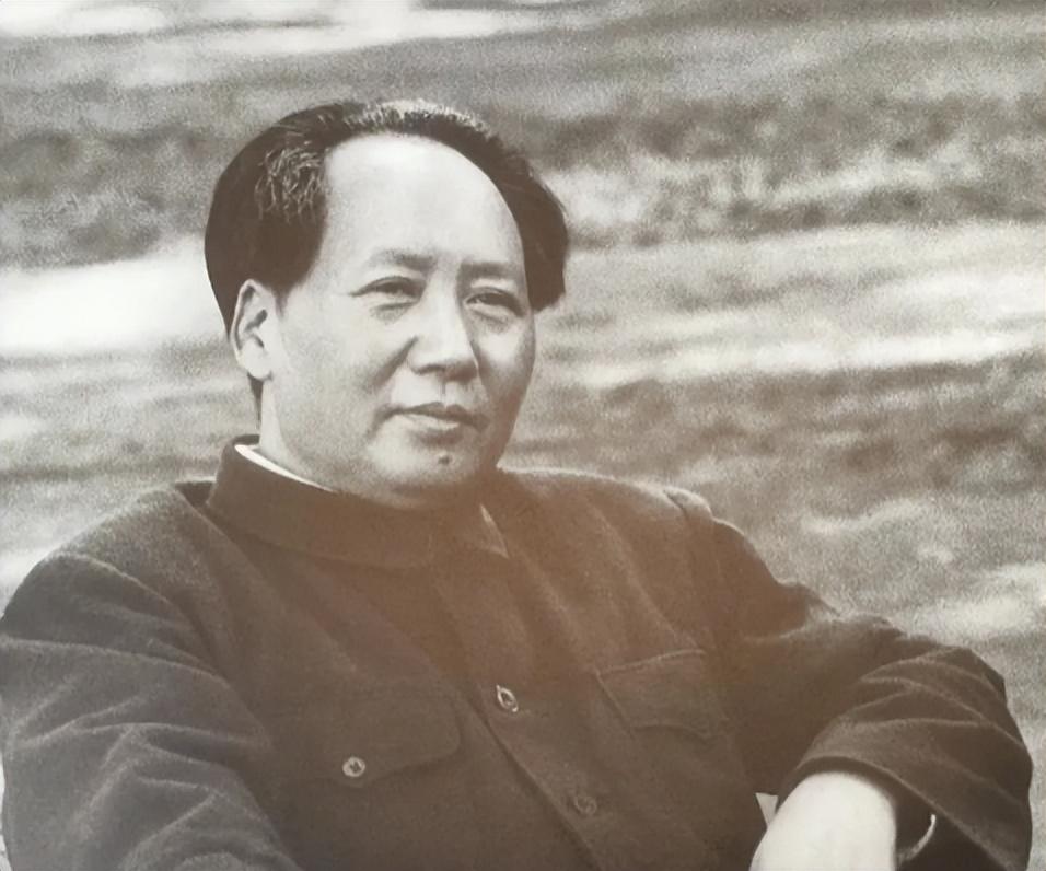 熊向晖回忆写稿挨批，毛主席：没有我，中国人民没有现在的成就？_熊向晖回忆写稿挨批，毛主席：没有我，中国人民没有现在的成就？_