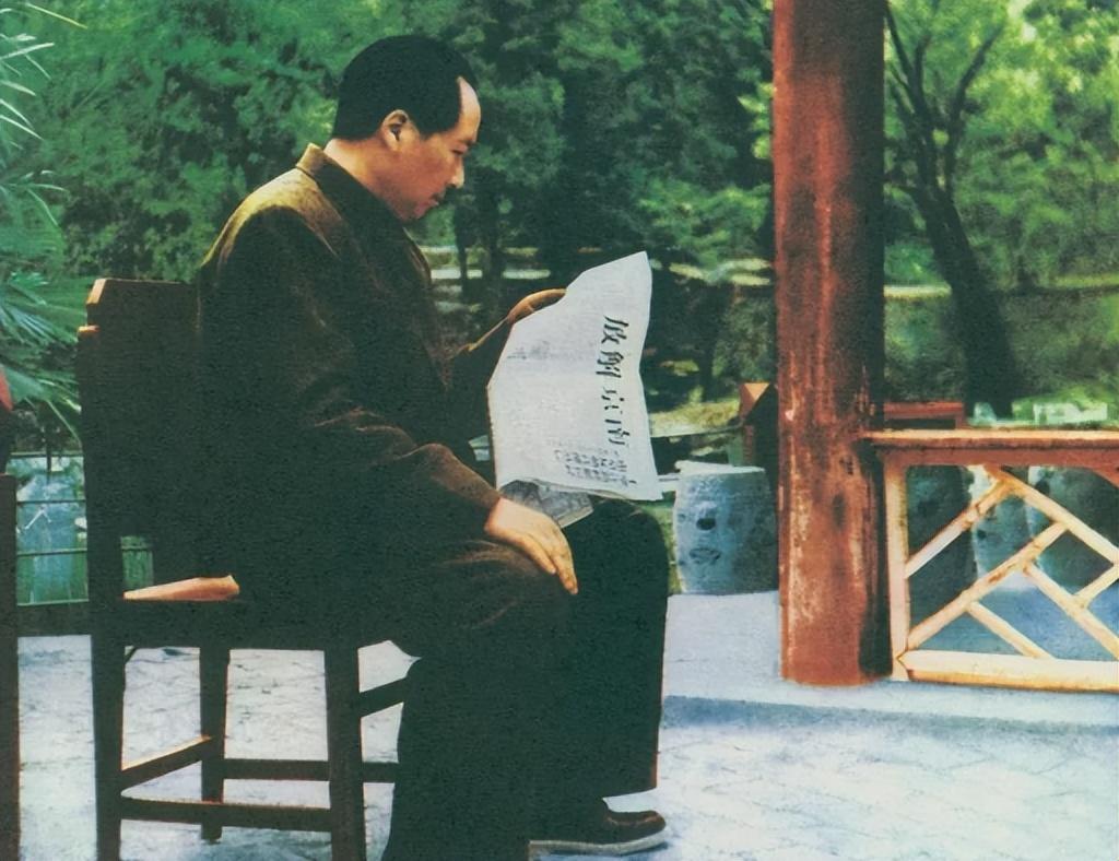 熊向晖回忆写稿挨批，毛主席：没有我，中国人民没有现在的成就？__熊向晖回忆写稿挨批，毛主席：没有我，中国人民没有现在的成就？