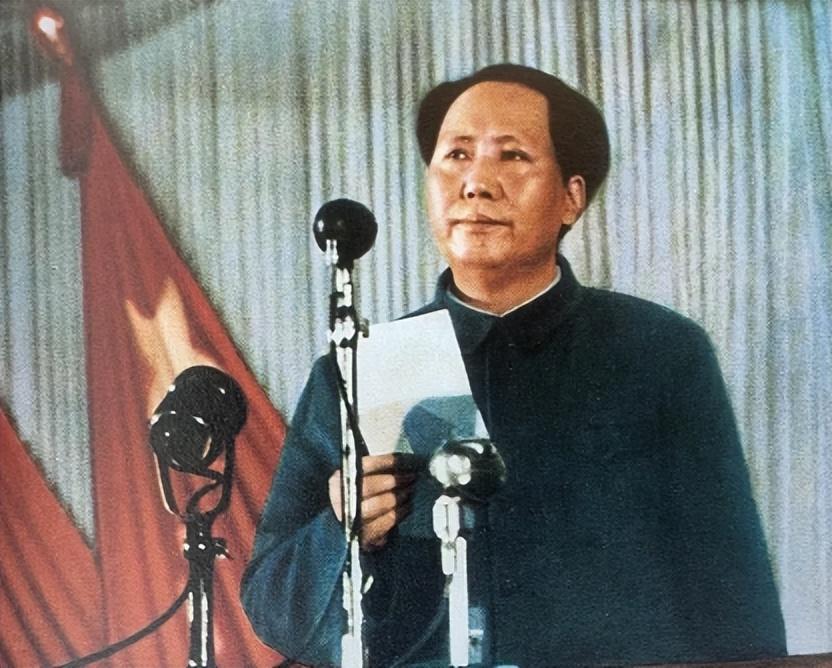 熊向晖回忆写稿挨批，毛主席：没有我，中国人民没有现在的成就？_熊向晖回忆写稿挨批，毛主席：没有我，中国人民没有现在的成就？_