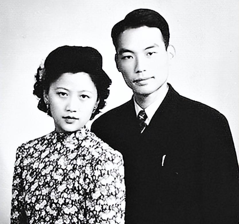 熊向晖回忆写稿挨批，毛主席：没有我，中国人民没有现在的成就？_熊向晖回忆写稿挨批，毛主席：没有我，中国人民没有现在的成就？_