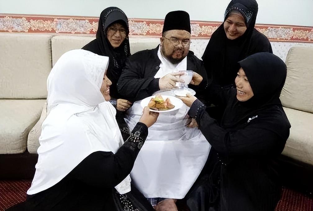 本拉登的私人生活揭秘：他的妻子和情人都是些什么女人？__本拉登的私人生活揭秘：他的妻子和情人都是些什么女人？