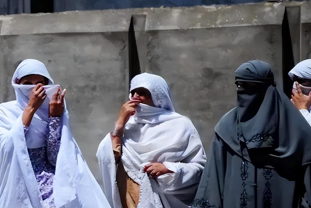 _本拉登的私人生活揭秘：他的妻子和情人都是些什么女人？_本拉登的私人生活揭秘：他的妻子和情人都是些什么女人？