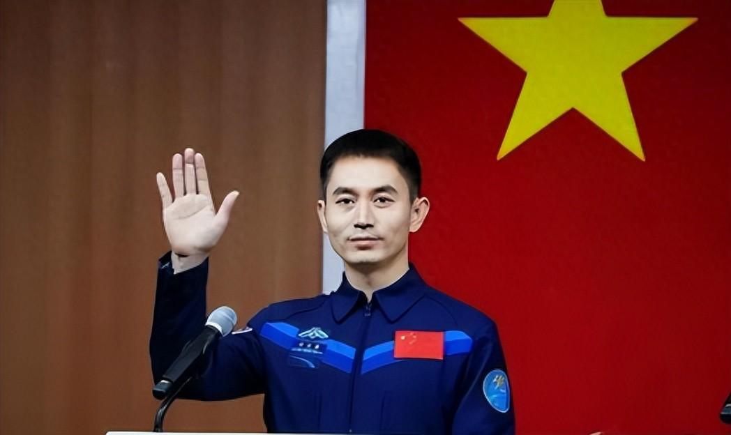 _指令长叶光富大校，儿女都是学霸型人才，妻子身份不简单_指令长叶光富大校，儿女都是学霸型人才，妻子身份不简单