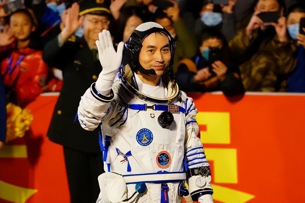 指令长叶光富大校，儿女都是学霸型人才，妻子身份不简单__指令长叶光富大校，儿女都是学霸型人才，妻子身份不简单