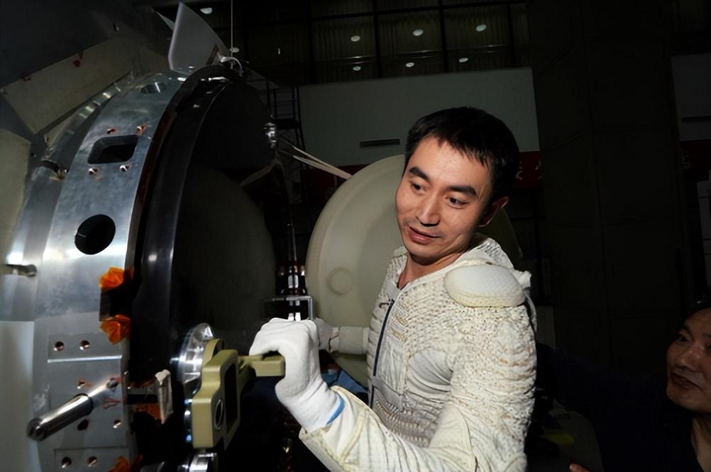 指令长叶光富大校，儿女都是学霸型人才，妻子身份不简单_指令长叶光富大校，儿女都是学霸型人才，妻子身份不简单_