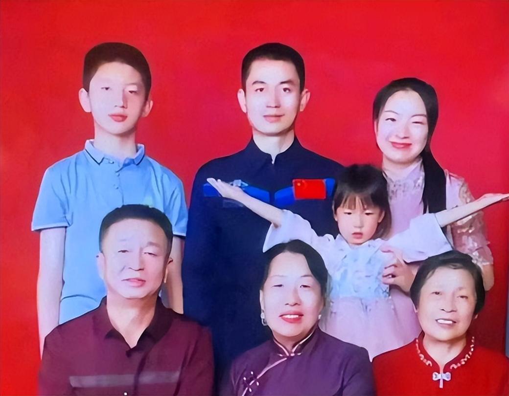 指令长叶光富大校，儿女都是学霸型人才，妻子身份不简单_指令长叶光富大校，儿女都是学霸型人才，妻子身份不简单_