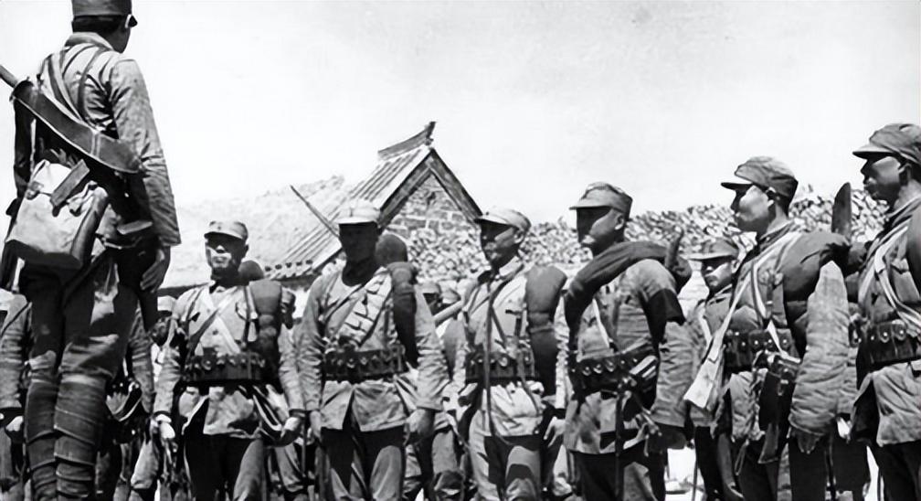 抗日烈士墓前跳舞__抗日牺牲的女兵