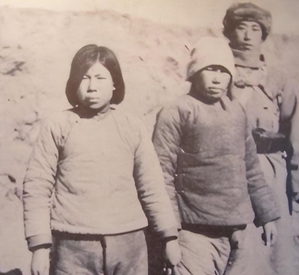 抗日烈士墓前跳舞_抗日牺牲的女兵_