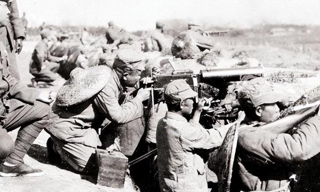 _抗日烈士墓前跳舞_抗日牺牲的女兵