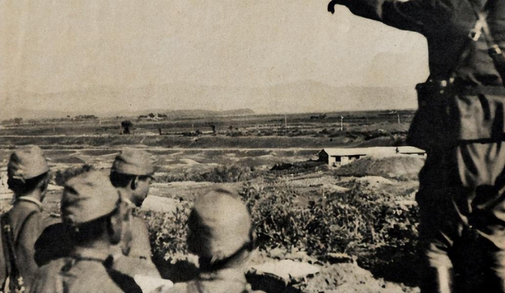 _抗日牺牲的女兵_抗日烈士墓前跳舞