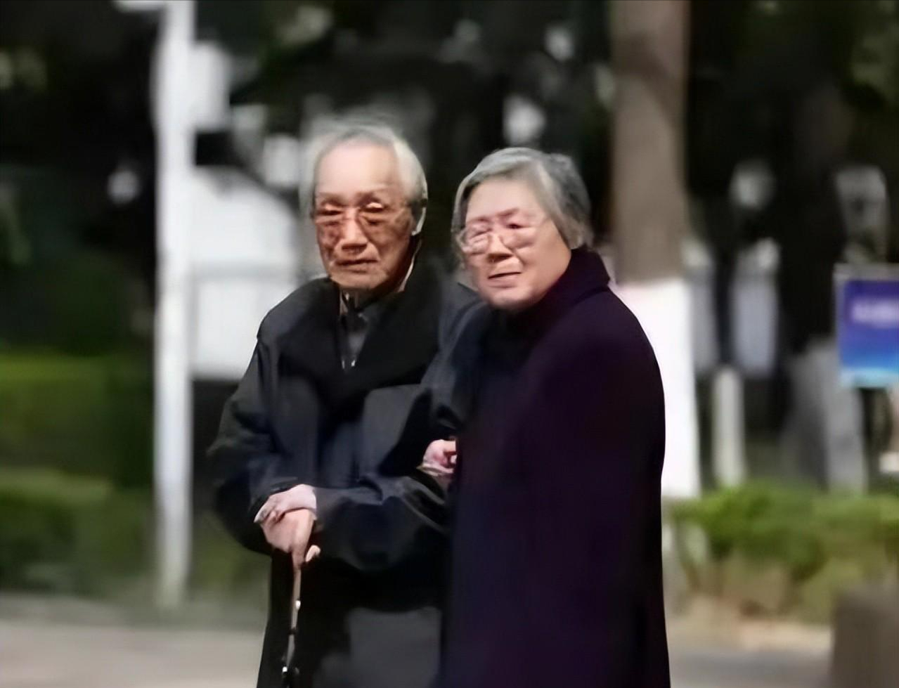 84岁高龄教授，找了“学霸”儿子23年，儿子却说：见到他们就恶心__84岁高龄教授，找了“学霸”儿子23年，儿子却说：见到他们就恶心