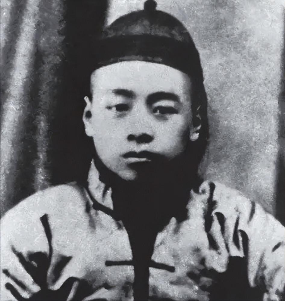 76年周秉德看望邓颖超，获赠一皮夹，里面的照片揭露总理一生之痛_76年周秉德看望邓颖超，获赠一皮夹，里面的照片揭露总理一生之痛_