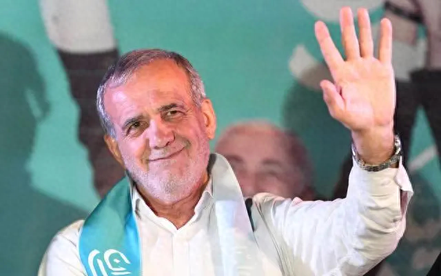 伊朗总统回应美国__中英往返航班恢复了吗