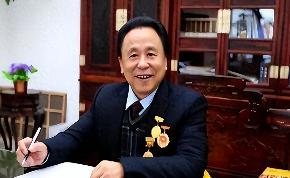 胎位臂位晚上怎么睡觉__校长拿学生十多万伙食费养情妇