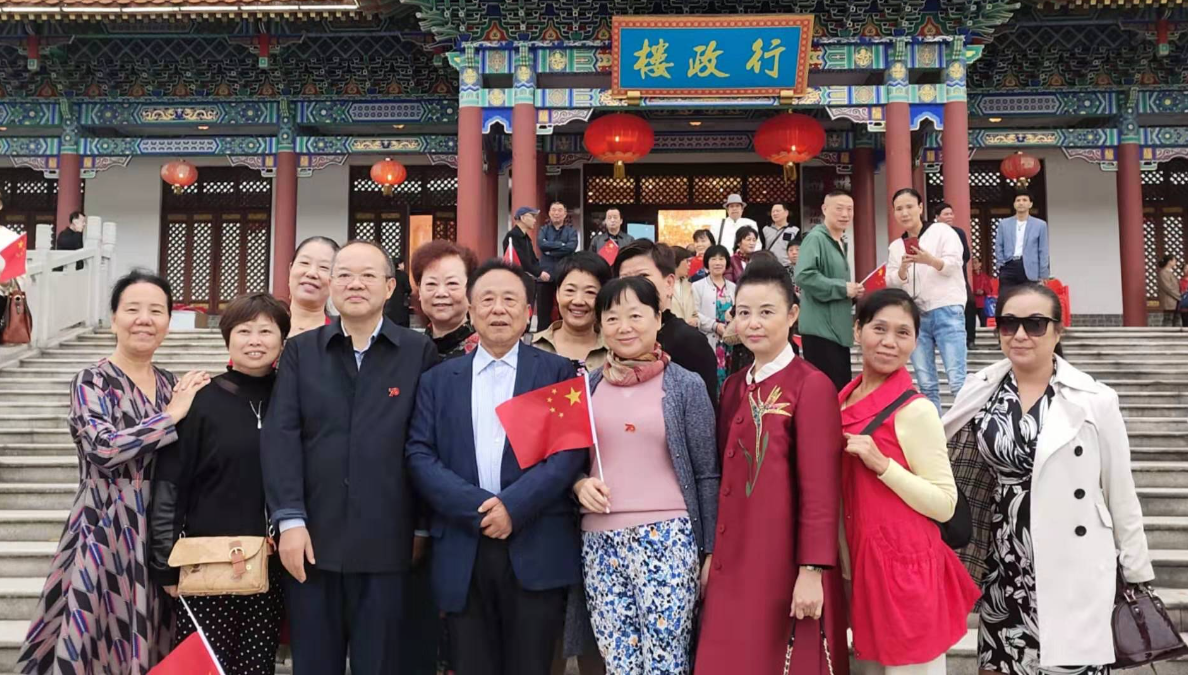 校长拿学生十多万伙食费养情妇_胎位臂位晚上怎么睡觉_