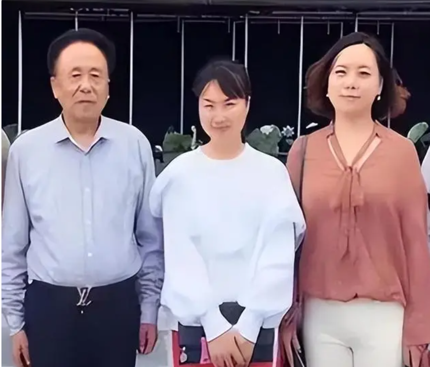 校长拿学生十多万伙食费养情妇_胎位臂位晚上怎么睡觉_