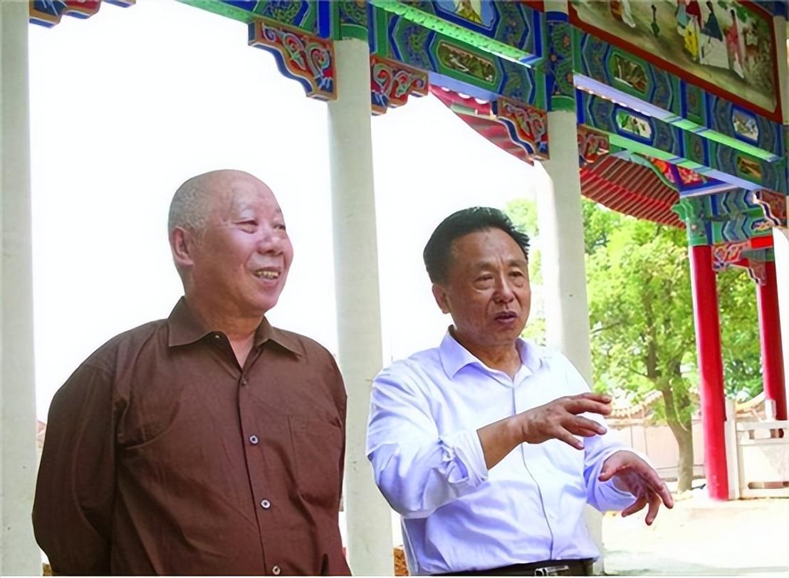 校长拿学生十多万伙食费养情妇__胎位臂位晚上怎么睡觉