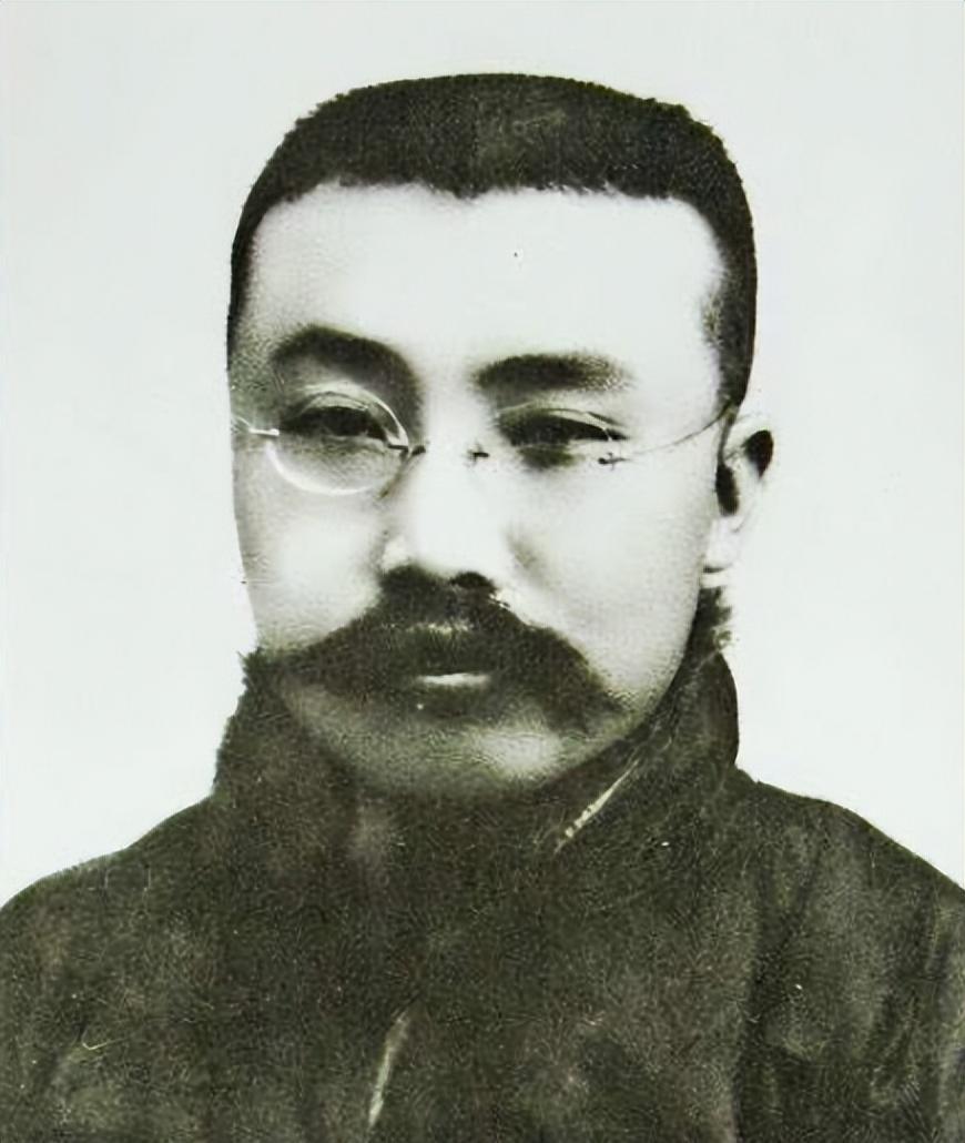 1996年，李大钊的曾孙李柔刚考上军校，经常以曾祖父的话鞭策自己__1996年，李大钊的曾孙李柔刚考上军校，经常以曾祖父的话鞭策自己