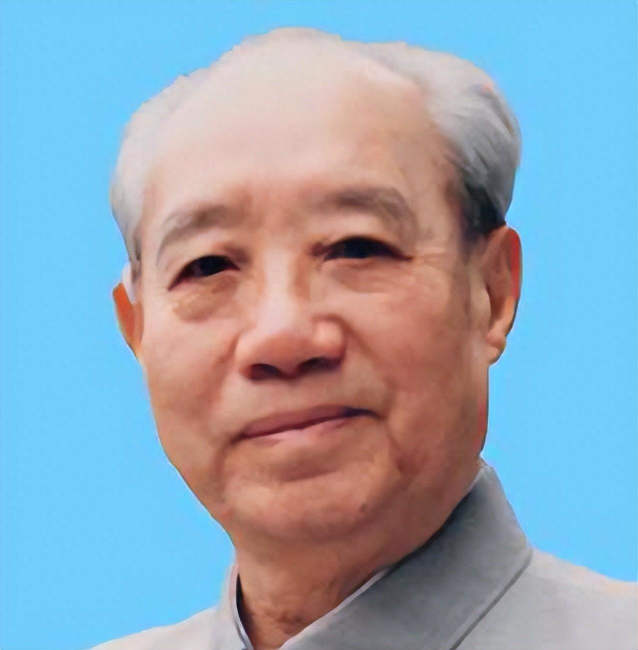 毛主席走后汪东兴官至副主席，79年陈云想让他退位，他以8字回应__毛主席走后汪东兴官至副主席，79年陈云想让他退位，他以8字回应