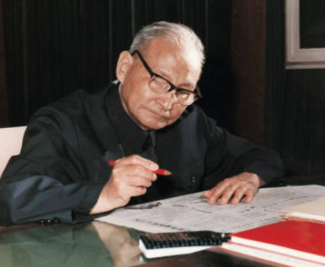 毛主席走后汪东兴官至副主席，79年陈云想让他退位，他以8字回应__毛主席走后汪东兴官至副主席，79年陈云想让他退位，他以8字回应