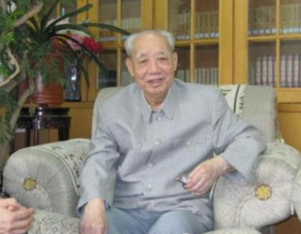 _毛主席走后汪东兴官至副主席，79年陈云想让他退位，他以8字回应_毛主席走后汪东兴官至副主席，79年陈云想让他退位，他以8字回应