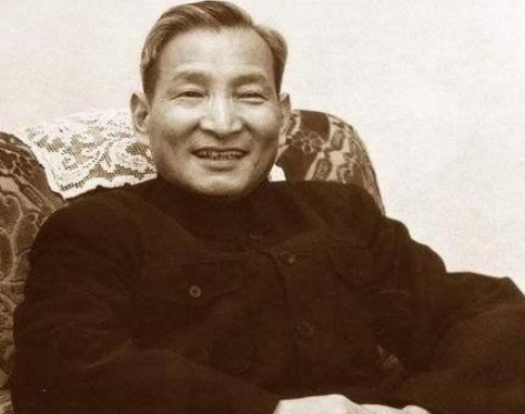 _毛主席走后汪东兴官至副主席，79年陈云想让他退位，他以8字回应_毛主席走后汪东兴官至副主席，79年陈云想让他退位，他以8字回应