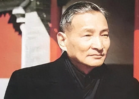 毛主席走后汪东兴官至副主席，79年陈云想让他退位，他以8字回应__毛主席走后汪东兴官至副主席，79年陈云想让他退位，他以8字回应