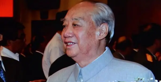 _毛主席走后汪东兴官至副主席，79年陈云想让他退位，他以8字回应_毛主席走后汪东兴官至副主席，79年陈云想让他退位，他以8字回应