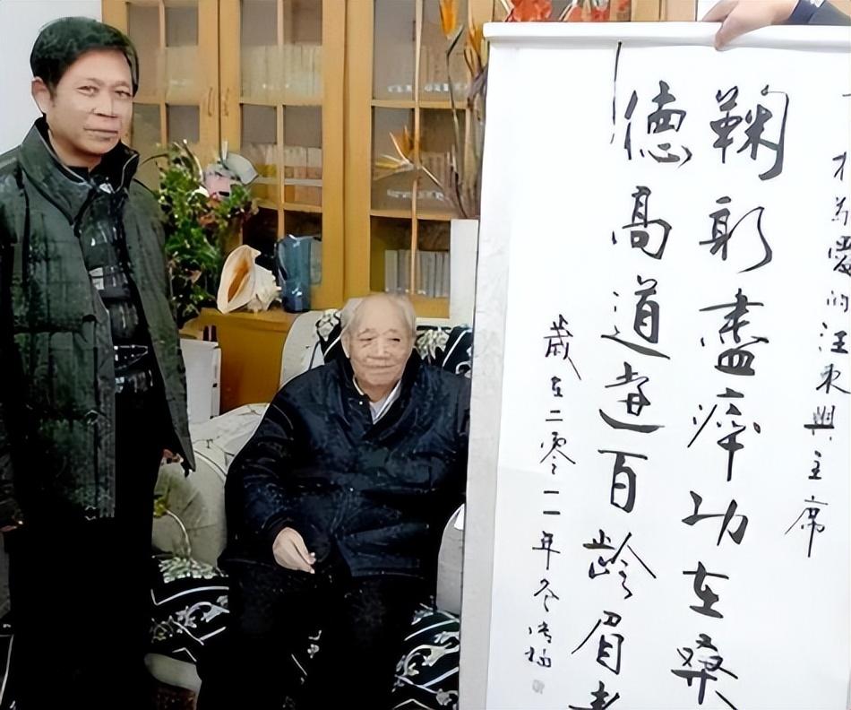 毛主席走后汪东兴官至副主席，79年陈云想让他退位，他以8字回应_毛主席走后汪东兴官至副主席，79年陈云想让他退位，他以8字回应_