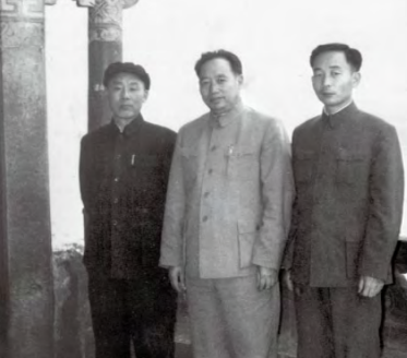 毛主席走后汪东兴官至副主席，79年陈云想让他退位，他以8字回应__毛主席走后汪东兴官至副主席，79年陈云想让他退位，他以8字回应