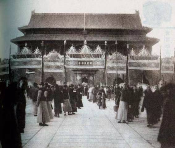 隆裕太后生活优裕，又没有疾病，为何在清帝退位第二年就去世了？__隆裕太后生活优裕，又没有疾病，为何在清帝退位第二年就去世了？