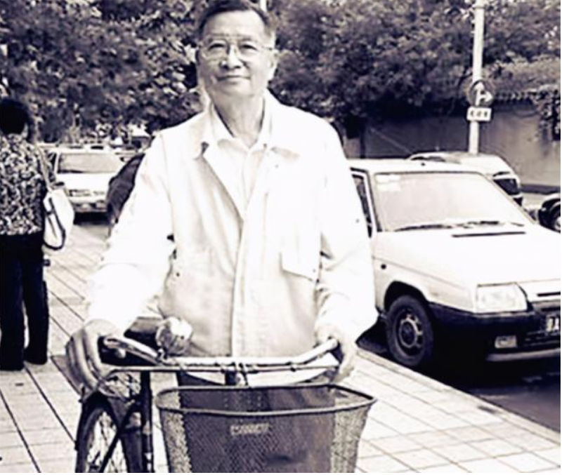 _林徽因清华建筑系_清华大学梁思成林徽因雕像