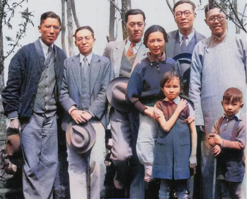 _林徽因清华建筑系_清华大学梁思成林徽因雕像