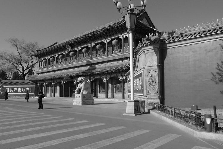 _中南海为何不挂“中央人民政府”牌匾？周总理反对，伟人指出缘由_中南海为何不挂“中央人民政府”牌匾？周总理反对，伟人指出缘由