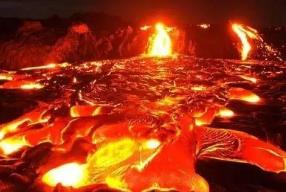 火山喷发岩浆_火山喷发地壳运动_
