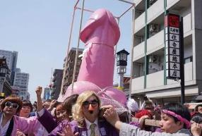 _变态日本神道生育节，竟抬着男人这东西游街_变态日本神道生育节，竟抬着男人这东西游街