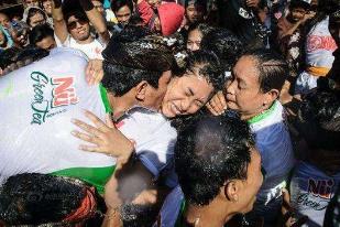 巴厘岛传统接吻节，随意亲吻不会被拒绝(男生福利天堂)_巴厘岛传统接吻节，随意亲吻不会被拒绝(男生福利天堂)_