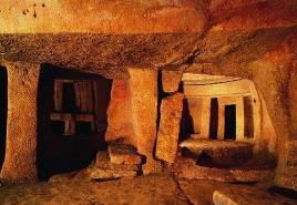 希腊惊现巨人骸骨_古墓惊现6具18岁女尸_