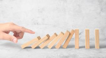 _连锁反应和多米诺效应一样吗_连锁反应视频多米诺